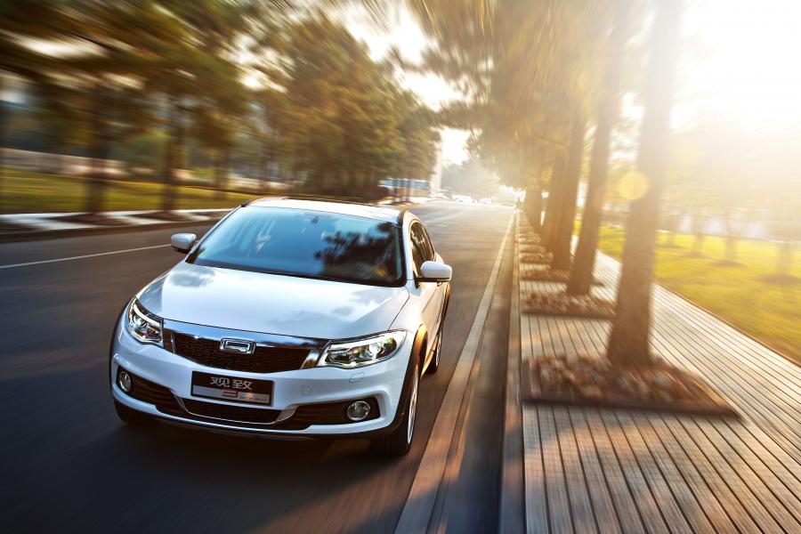  Qoros 3 City SUV 2014 года  (фото 3 из 35)